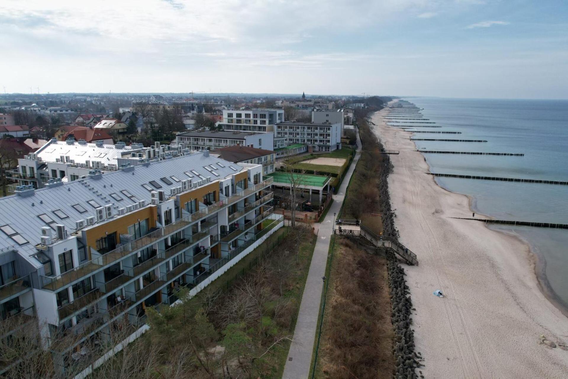 Apartament Z Widokiem Na Morze- Ustronie Apartments Nadmorski Luksus Apartamenty ウストロニエ・モルスキエ エクステリア 写真