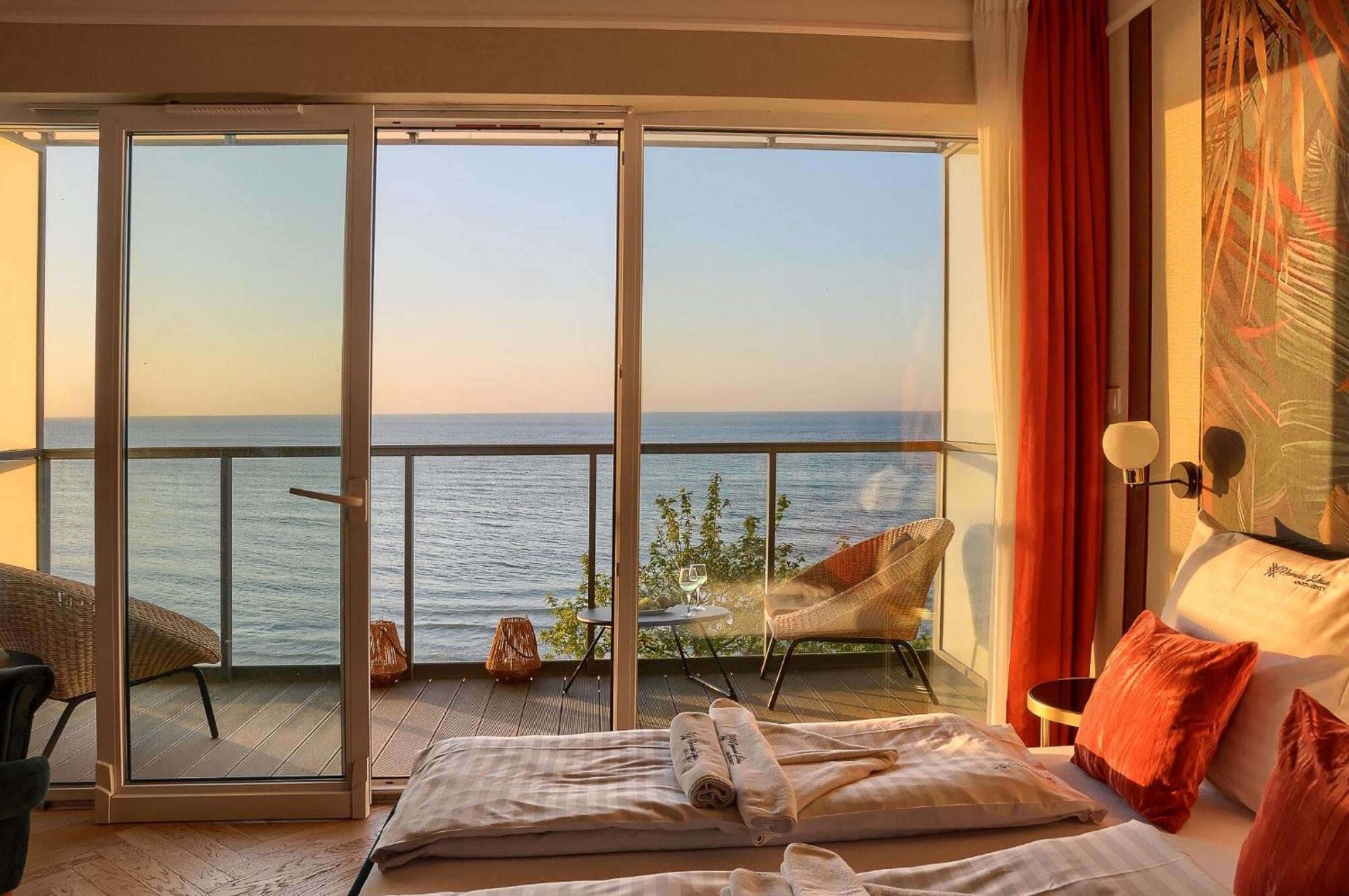 Apartament Z Widokiem Na Morze- Ustronie Apartments Nadmorski Luksus Apartamenty ウストロニエ・モルスキエ エクステリア 写真